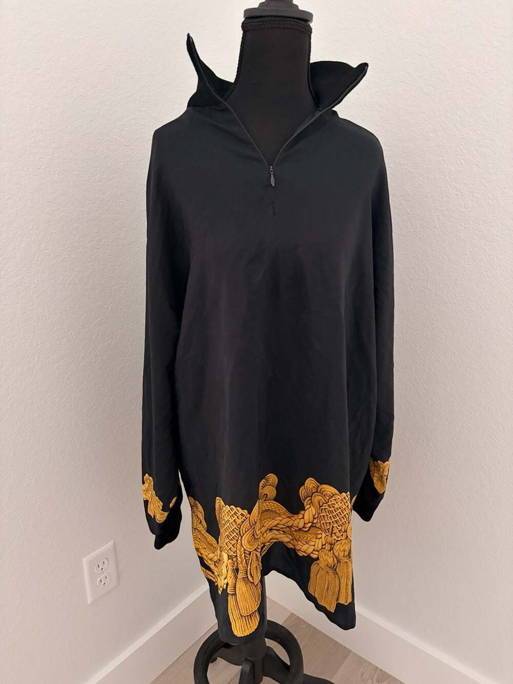 Genny Made in Italy 100% Silk Baroque Gold Cord Tassel Print Tunic